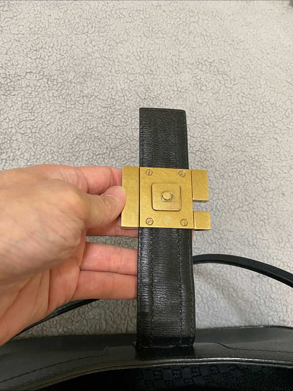 Gucci Black Leather Shoulder Bag with Gold G Buckle - Picture 9 of 15